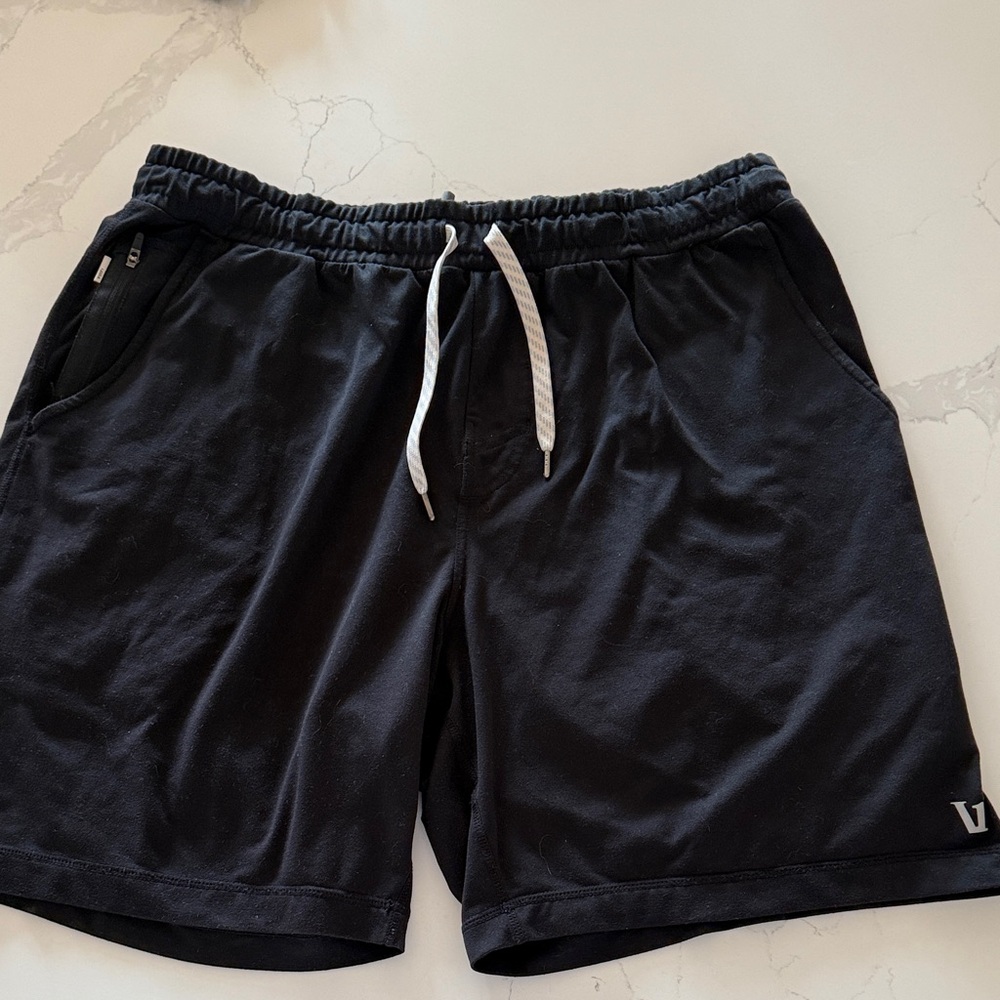 Black Men's Vuori shorts XL